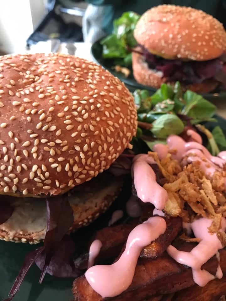 photo of Abattoir végétal Pink Burger shared by @viki on  04 Mar 2020 - review