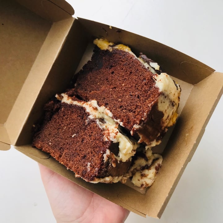 photo of Humblest Of Pleasures Snickers Cake shared by @mollierosepowell on  15 Aug 2020 - review