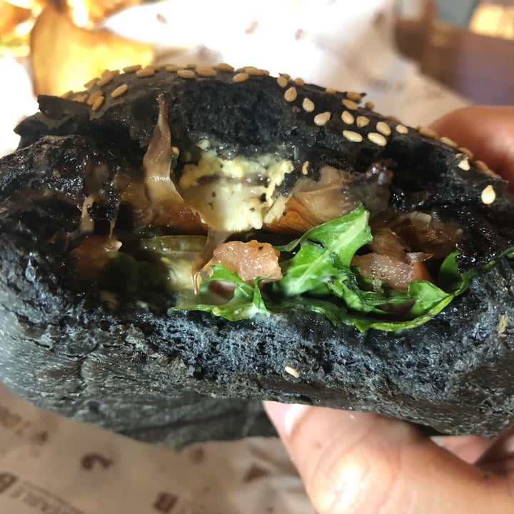 photo of Genius Central Singapore Portobello Mushroom Burger (Veganized) shared by @noll-fyra on  22 Mar 2022 - review