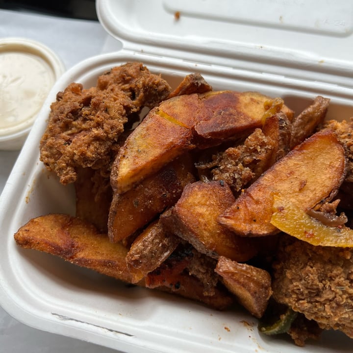 review photo of Vegan Sandwich Co Snack box shared by @wahlows on 10 Jul 2022 - review