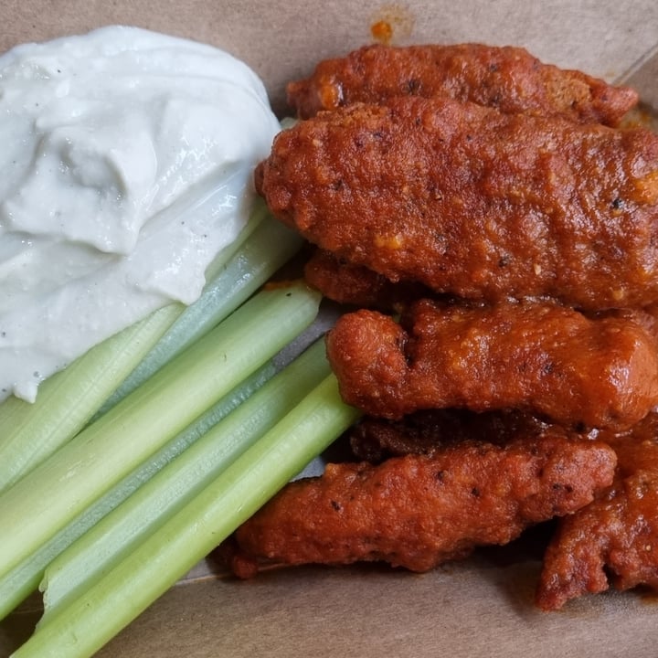photo of Vegan Love Downtown Buffalo Wingz shared by @luciamf on  25 Nov 2021 - review