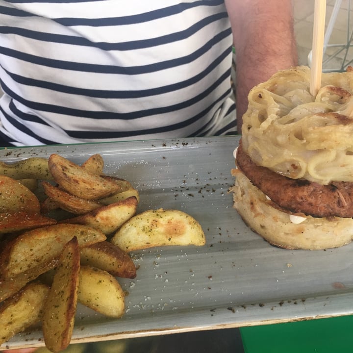photo of Athens Vegan Burgers noodles burguer shared by @noun on  17 Aug 2022 - review