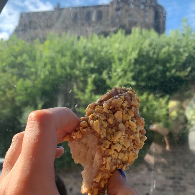 菜肴“Crunchie Doughnut”的照片