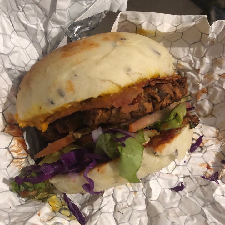 photo of Otilia burgers Es Un Montón Vegana shared by @clarabarelli on  20 Aug 2021 - review