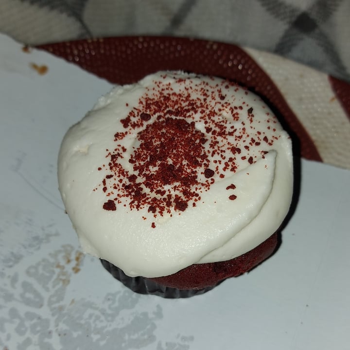 photo of Bunner's Bakeshop Red Velvet cupcake shared by @svraphael88 on  26 Sep 2021 - review