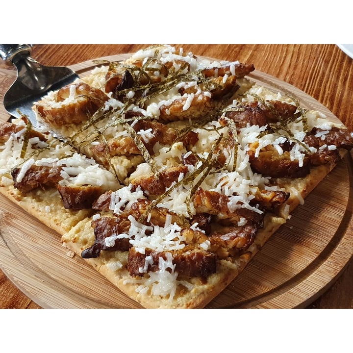 photo of nomVnom Bistro Cheezy Tempeh Pizza shared by @shengasaurus on  28 Nov 2020 - review