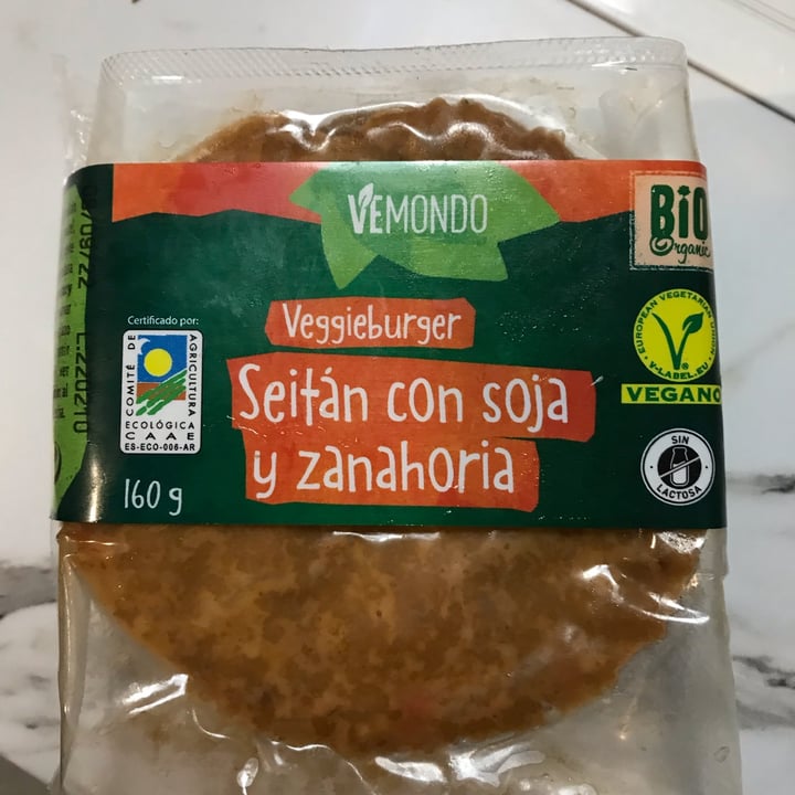 photo of Vemondo Burger seitan con soja y zanahoria shared by @lauraspaanse on  25 Mar 2022 - review