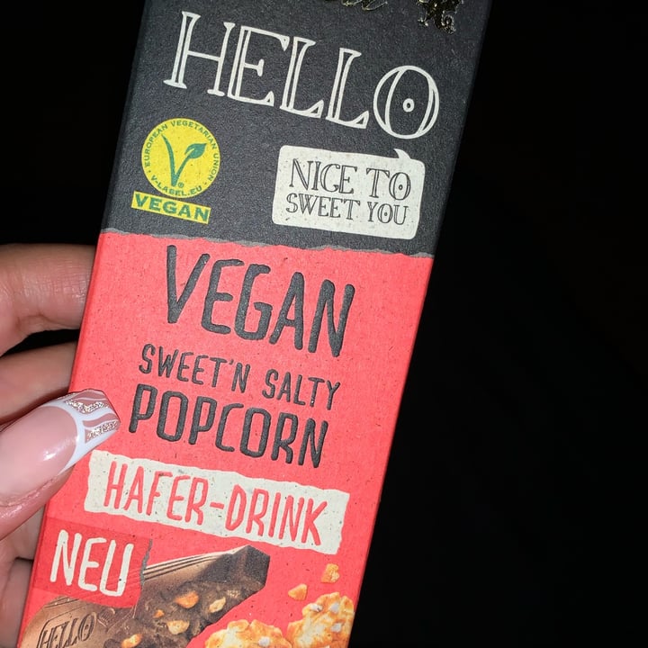 photo of Lindt Hello Sweet and Salty Popcorn shared by @leeanneeatsvegan on  12 Apr 2022 - review