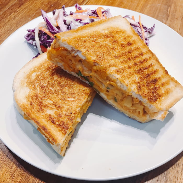 Mac & Cheese Grilled Cheese Sandwich