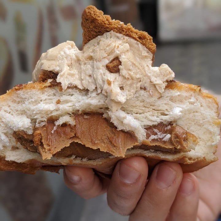 photo of Doughnut Time Biscoff vegan doughnut shared by @noemig on  31 Aug 2020 - review