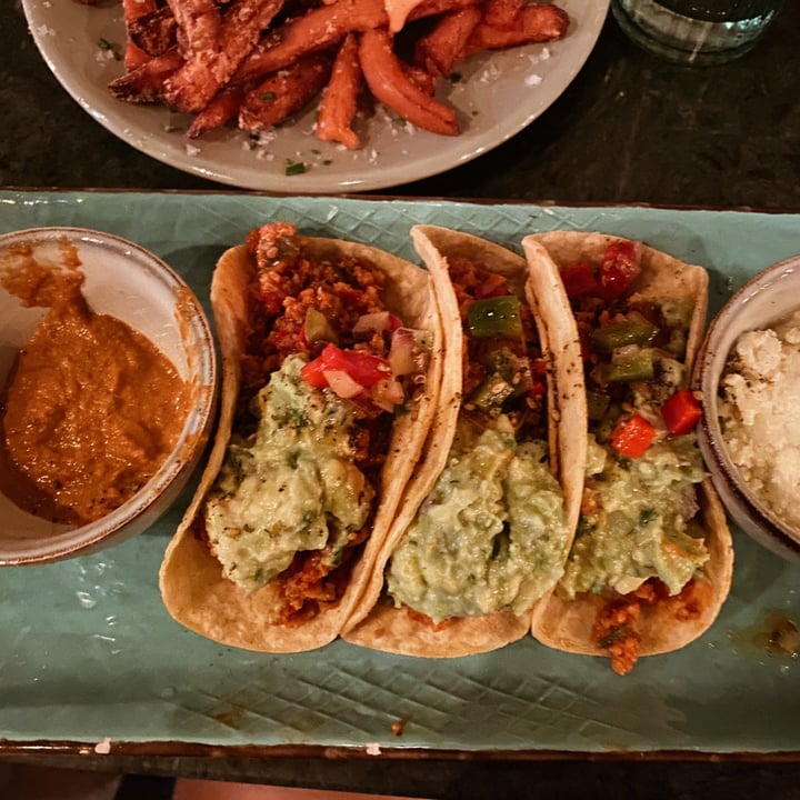 photo of A Vocados Tuset tacos veganos shared by @theveganavocadito on  14 May 2022 - review