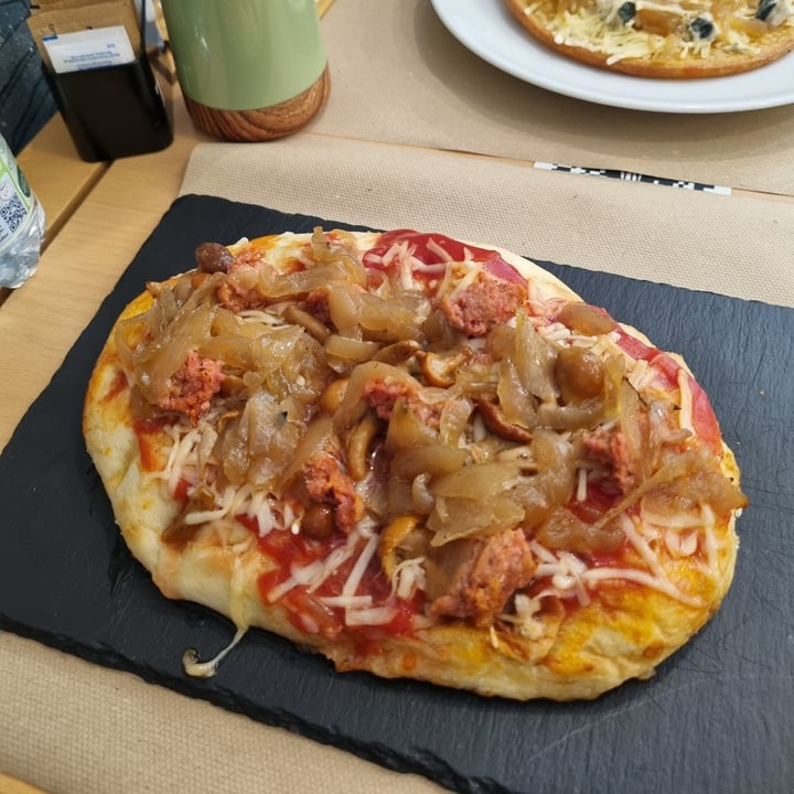 photo of Efrem - Gourmet Boutique and Finest Bar Pizza Salsiccia E Funghi shared by @gingerjim on  05 Oct 2022 - review