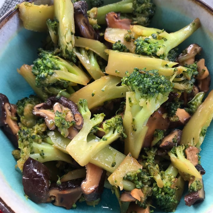 photo of I-Sushi Broccoli e Shiitake shared by @angpic on  05 Sep 2021 - review