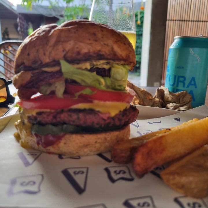 review photo of Secret Spot Canggu Classic Ride Burger shared by @littleneil on 04 Sep 2022 - review