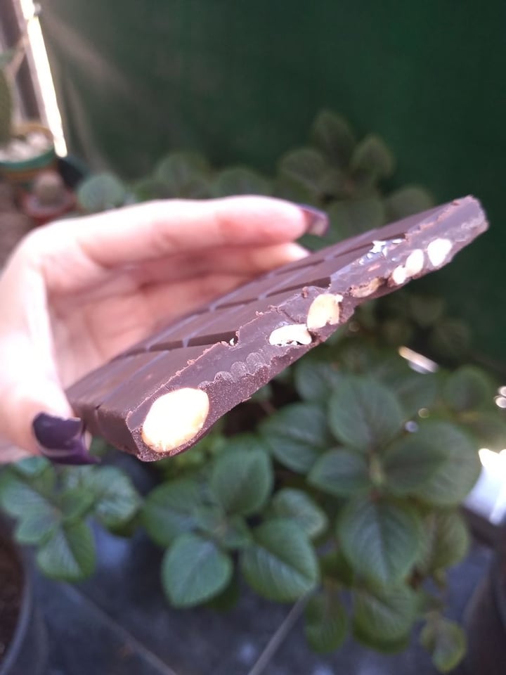 photo of Daluvegan Tableta de chocolate con almendras shared by @soylatormenta on  17 Mar 2020 - review