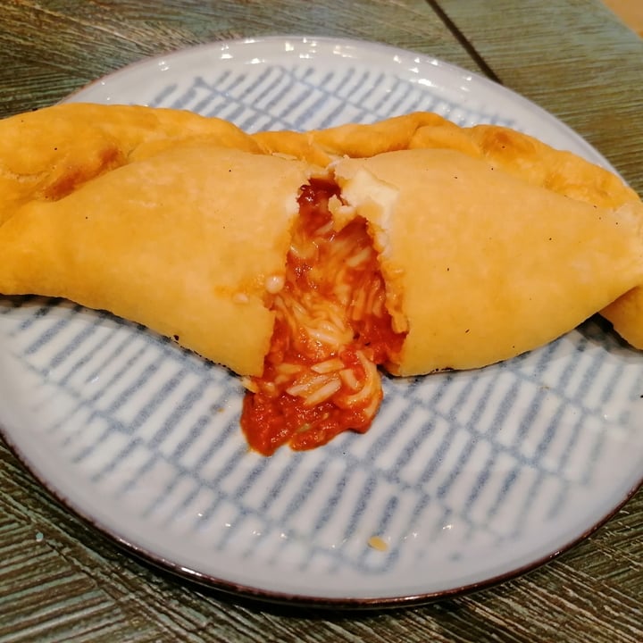 review photo of Vegitalian Italian Vegan Food Panzerotto shared by @misscuoricina on 06 Jul 2022 - review