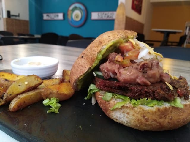 菜肴“Hamburguesa azteca”的照片