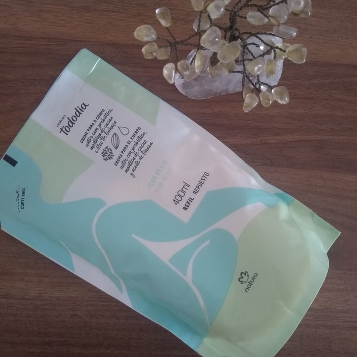 photo of Natura Crema para el cuerpo tododia flor de lis shared by @elinemcs on  03 May 2022 - review