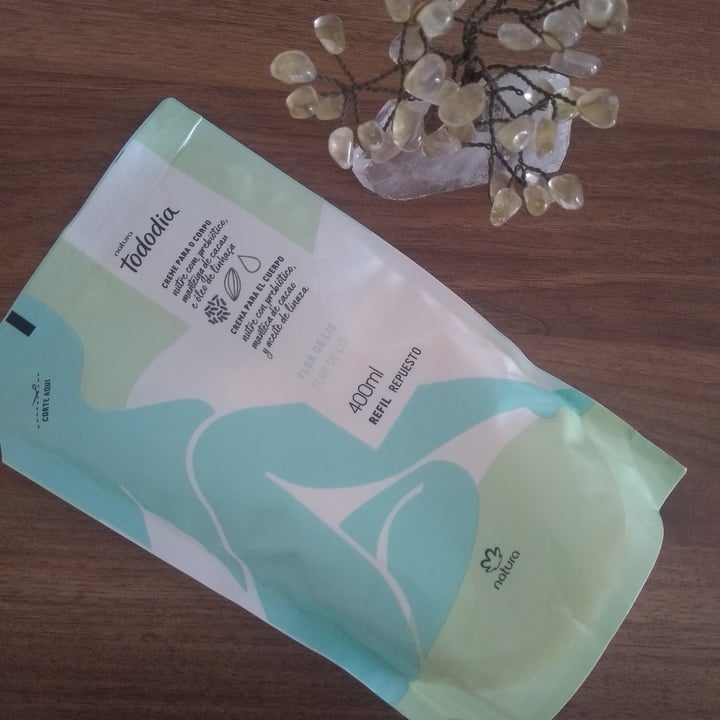 review photo of Natura Crema para el cuerpo tododia flor de lis shared by @elinemcs on 03 May 2022 - review