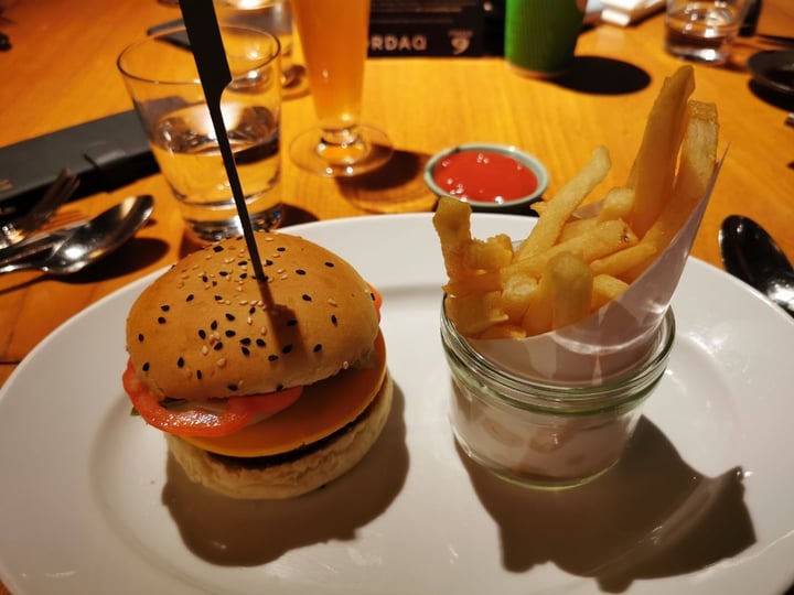 photo of Mezza9 Beyond Burger shared by @kulit1970 on  01 Jan 2020 - review