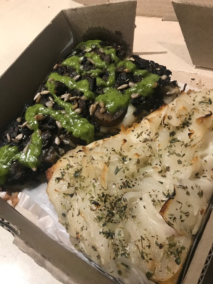 photo of Pizza Vegana Castelar Faina Especial shared by @julicamp_ on  05 Feb 2020 - review