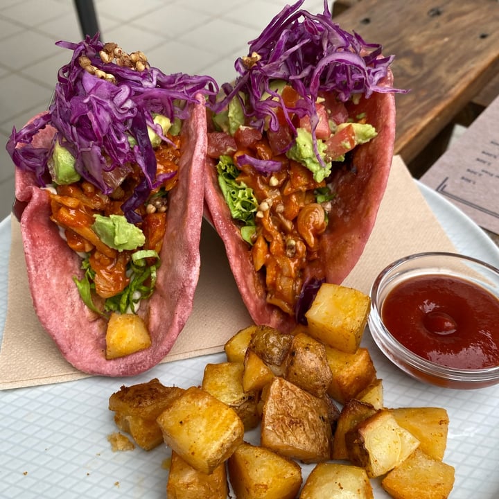 photo of BuenaVida 100% Vegan Tacos shared by @ilariaaiello on  19 Mar 2022 - review