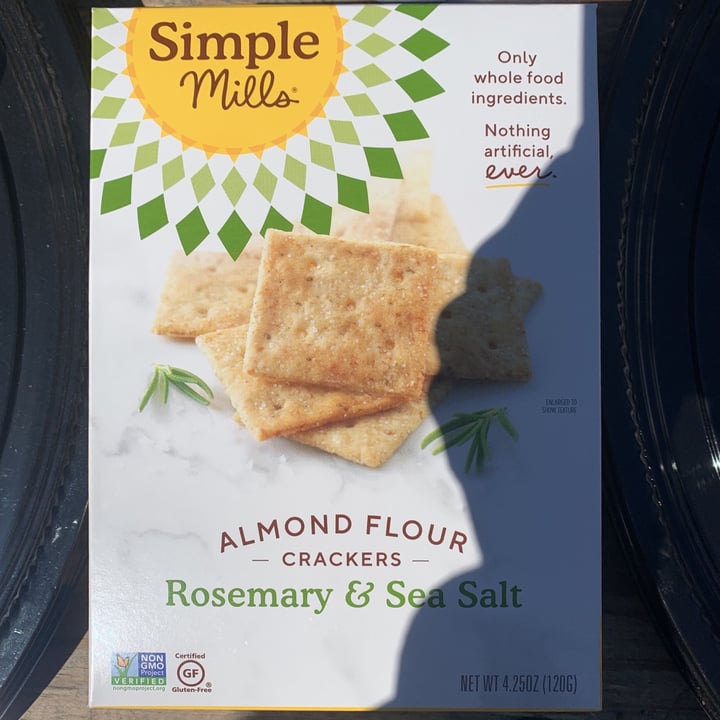 photo of Simple Mills Almond flour crackers rosemary & sea salt shared by @graciegarland on  13 Mar 2021 - review