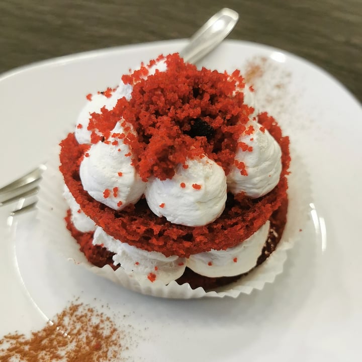 photo of Efrem - Gourmet Boutique and Finest Bar red velvet lamponi shared by @posataverde on  22 Nov 2022 - review