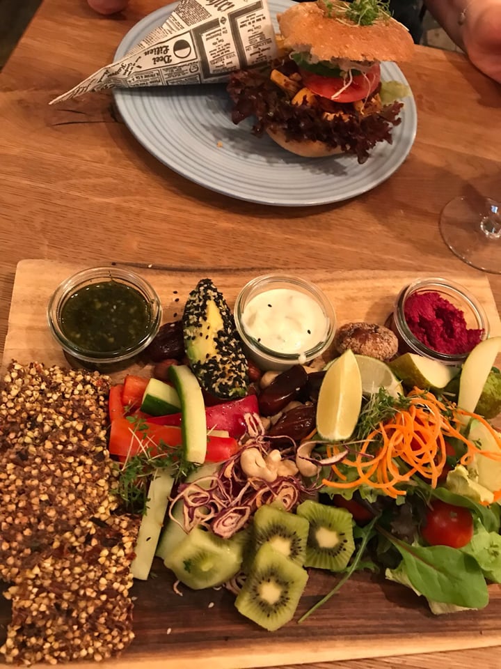 photo of Vrohstoff Röhköstliche Platte/ raw platter shared by @charlyy on  03 Dec 2019 - review