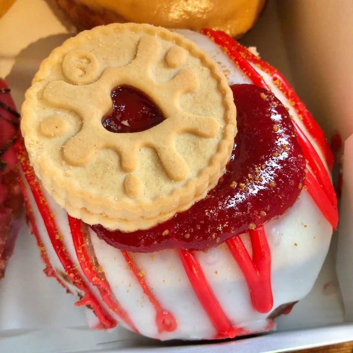photo of Doughnotts Jammy Dodger shared by @rikesh on  01 Nov 2021 - review