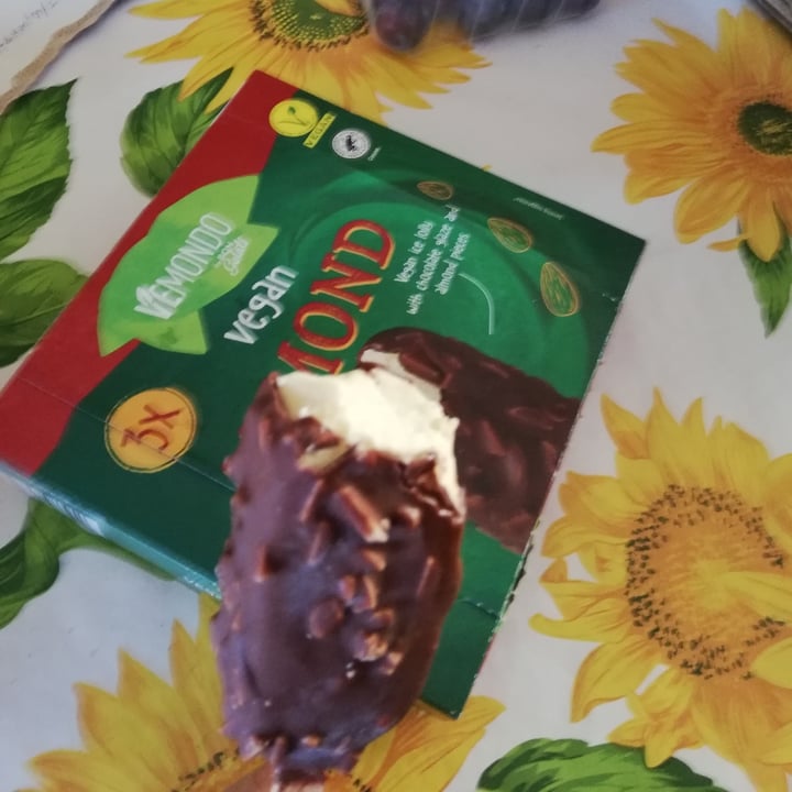 photo of Vemondo vegan almond shared by @claudia68 on  20 Jul 2022 - review