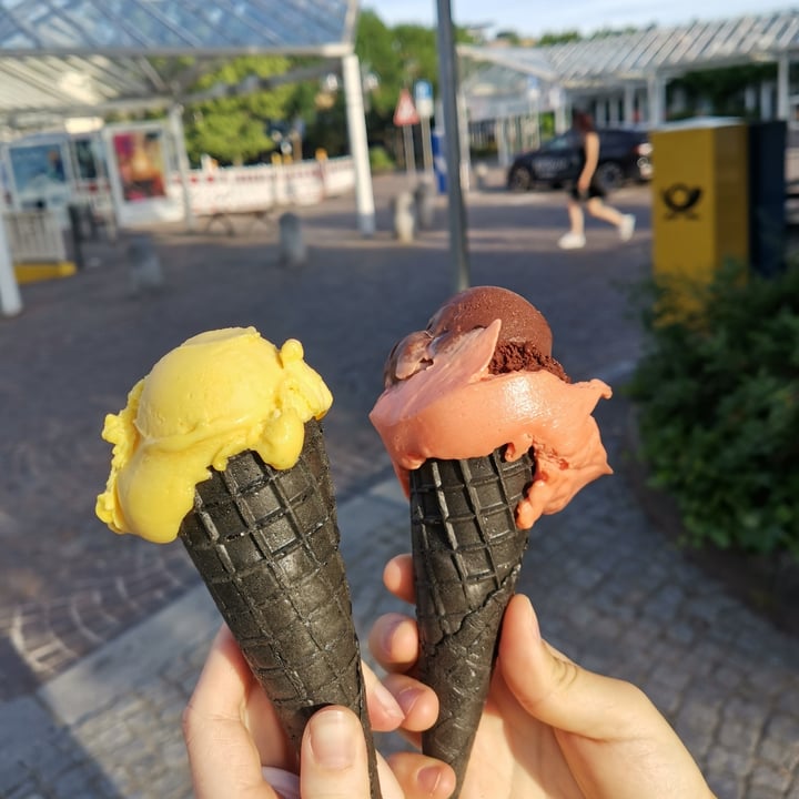 photo of Rialto Icecream Cafe Eiscreme - Mango shared by @greencyclesarah on  17 Jun 2021 - review