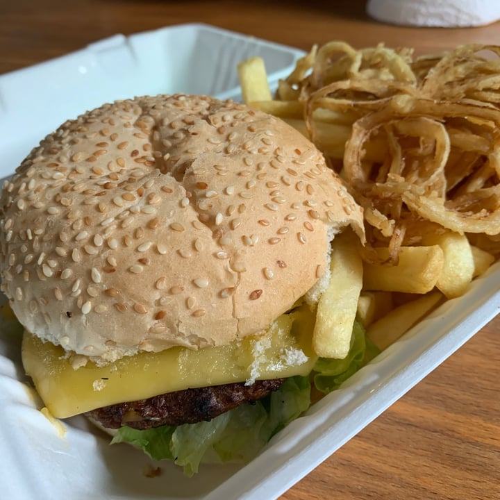 photo of Banana Jam Cafe Beyond Cheese Burger shared by @leeanneeatsvegan on  16 Feb 2022 - review