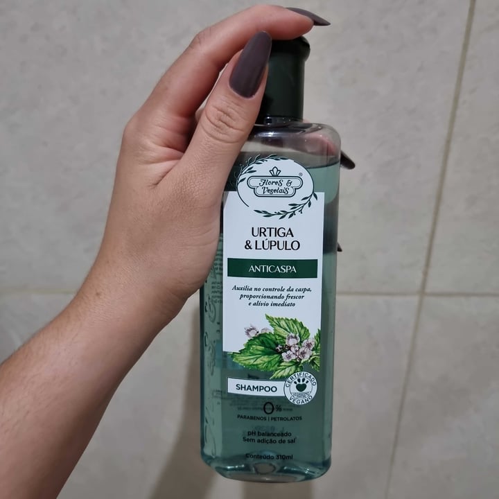 photo of Flores & Vegetais Shampoo Urtiga E Lúpulo shared by @deboralitcanov on  28 Aug 2022 - review
