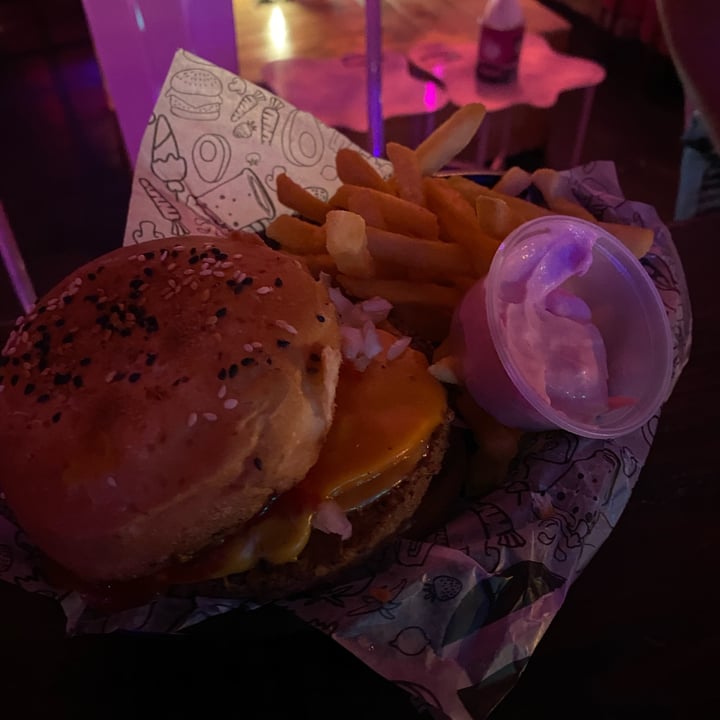 review photo of Lado V Hamburguesa Modo diablo shared by @sabrinasilvero on 12 Nov 2022 - review