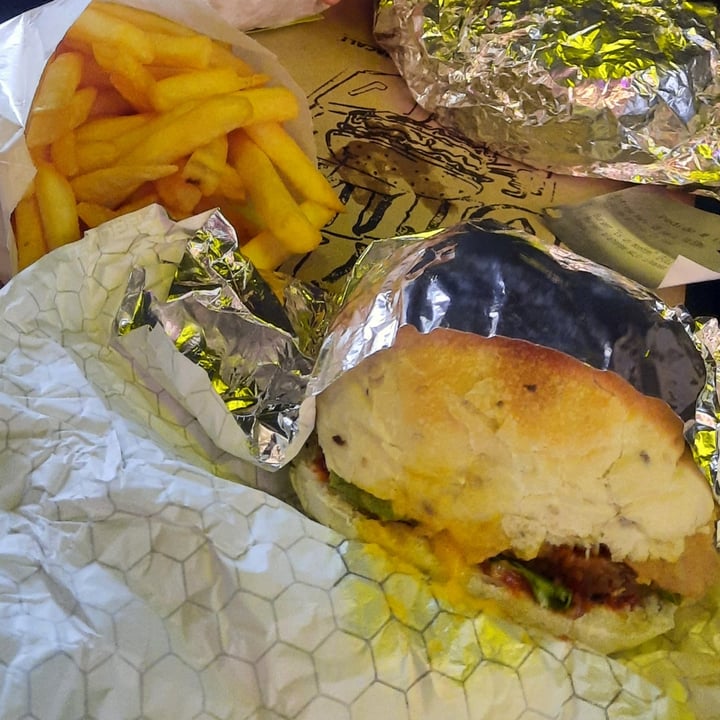 review photo of Otilia burgers Es Un Montón Vegana shared by @milicivitella on 10 Jun 2021 - review