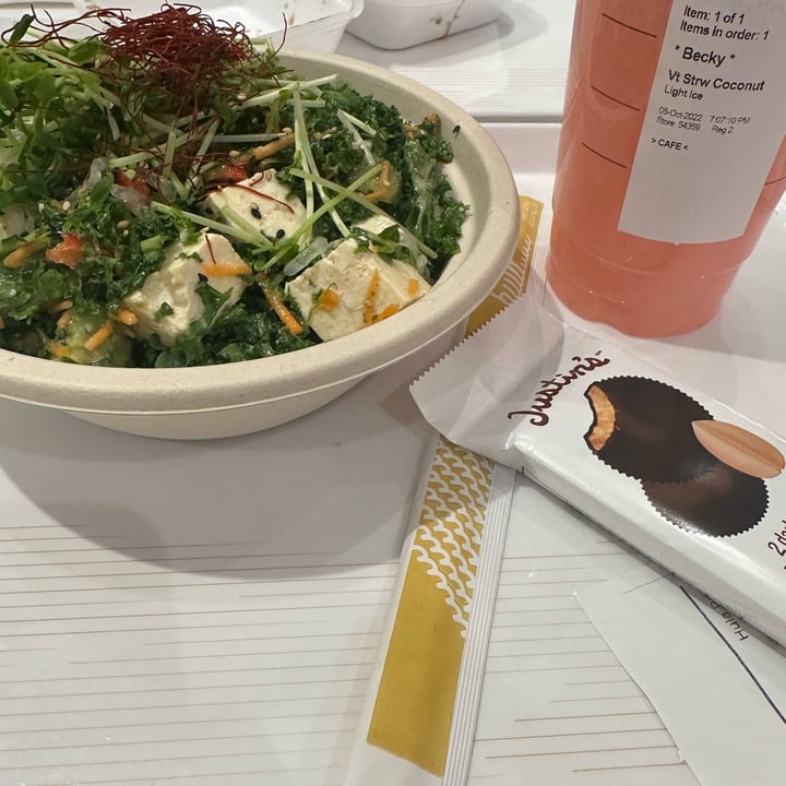 review photo of Hula Cali veg poke bowl shared by @beckislovesyou on 16 Oct 2022 - review