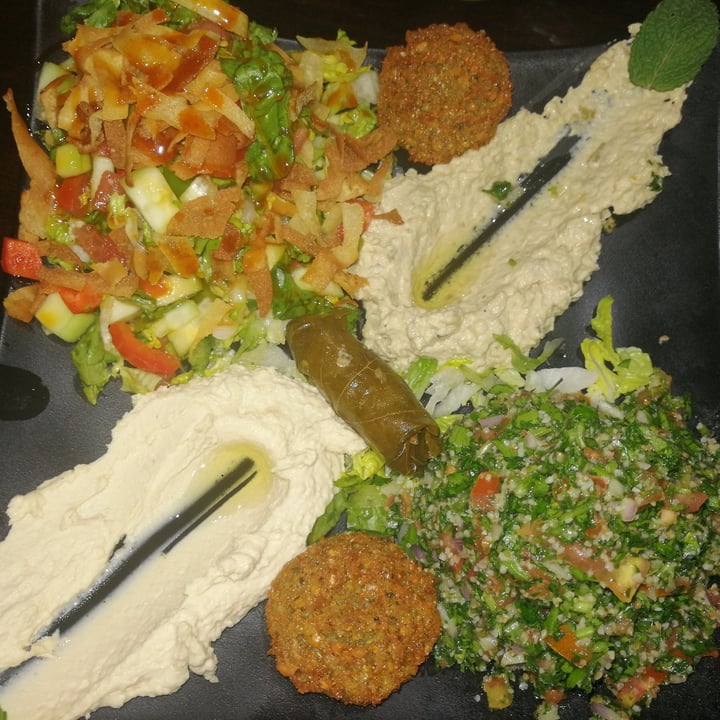 photo of Zahrat Loubnan falafel, tabuleh, hummus, babaganoush.. shared by @leitugavioleta on  05 Dec 2022 - review