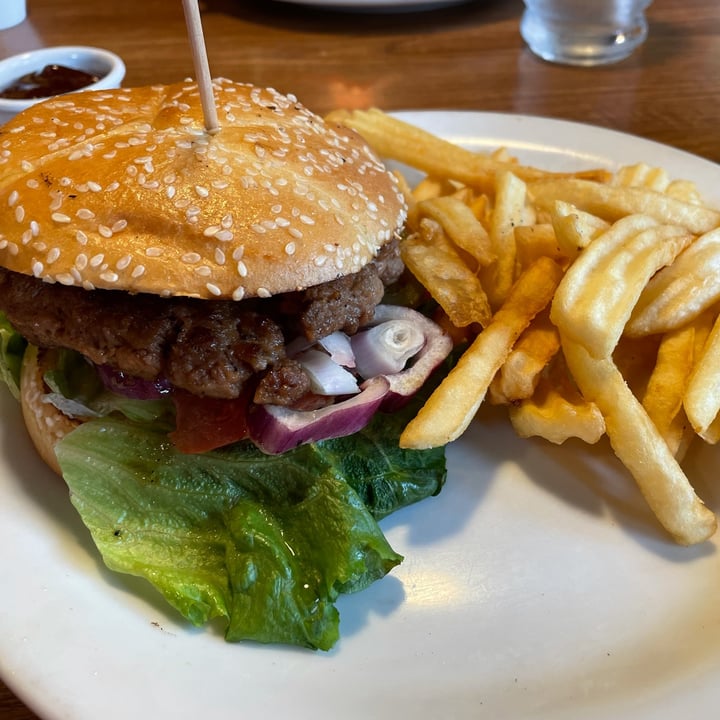 photo of Denny's Build your own Burger - Beyond burger shared by @amandafox14 on  30 Mar 2022 - review