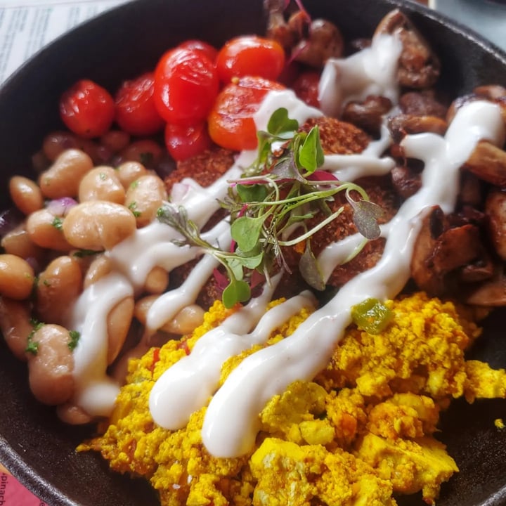 photo of Streatery Vegan Fry-Up shared by @veganonthesavannah on  13 Mar 2022 - review