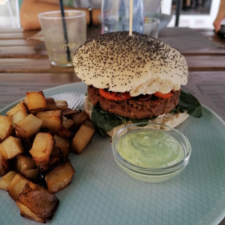 photo of BuenaVida 100% Vegan BBQ Burger shared by @goveganleti on  12 Dec 2021 - review