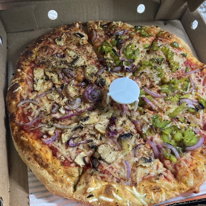 photo of Pizza Pizza Vegan Pizza shared by @nishka on  11 Oct 2021 - review