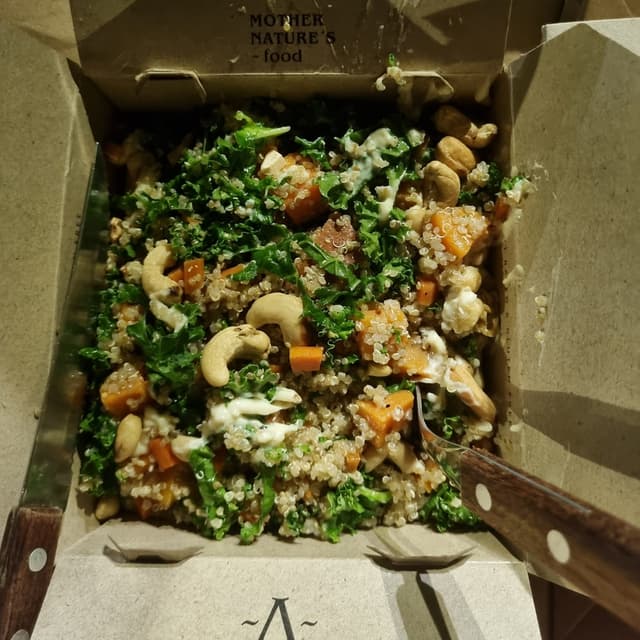 Photo of the dish “ensalada quinoa”