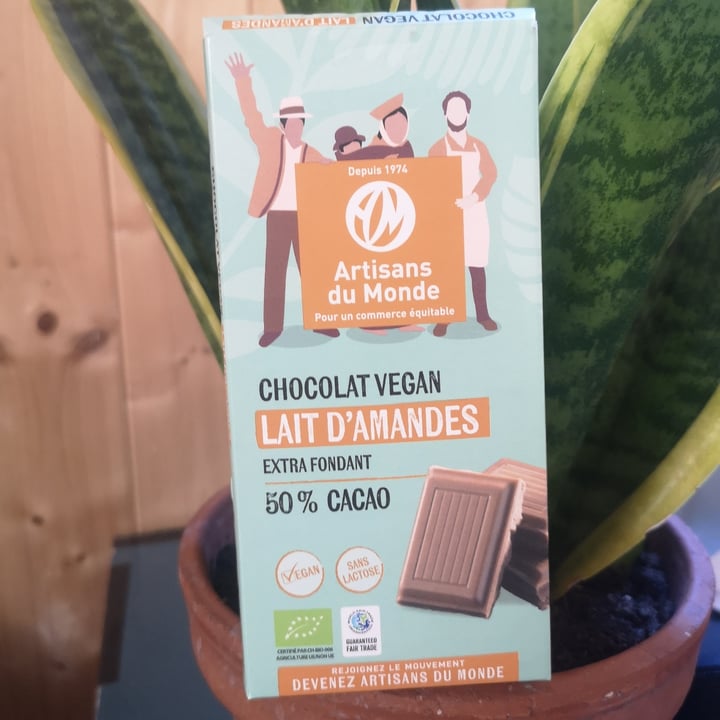 photo of Artisans du Monde Chocolat Vegan Lait d'amandes shared by @lilareva on  04 Sep 2020 - review