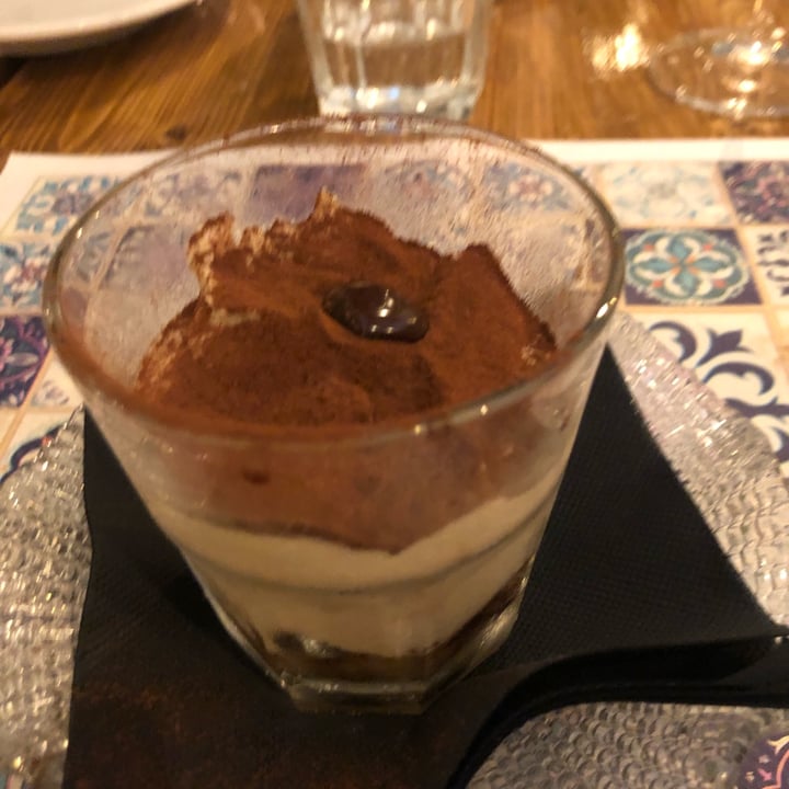 photo of Status Quo Tiramisù shared by @violettaplantbased on  02 Aug 2022 - review