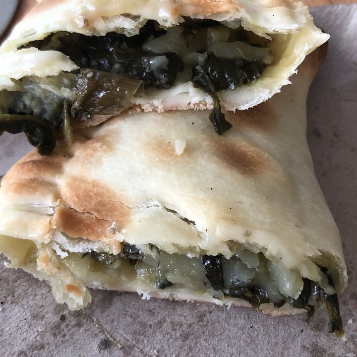review photo of Flipper palermo Empanada de Espinaca & Parmesano shared by @romicapo on 03 Jan 2022 - review
