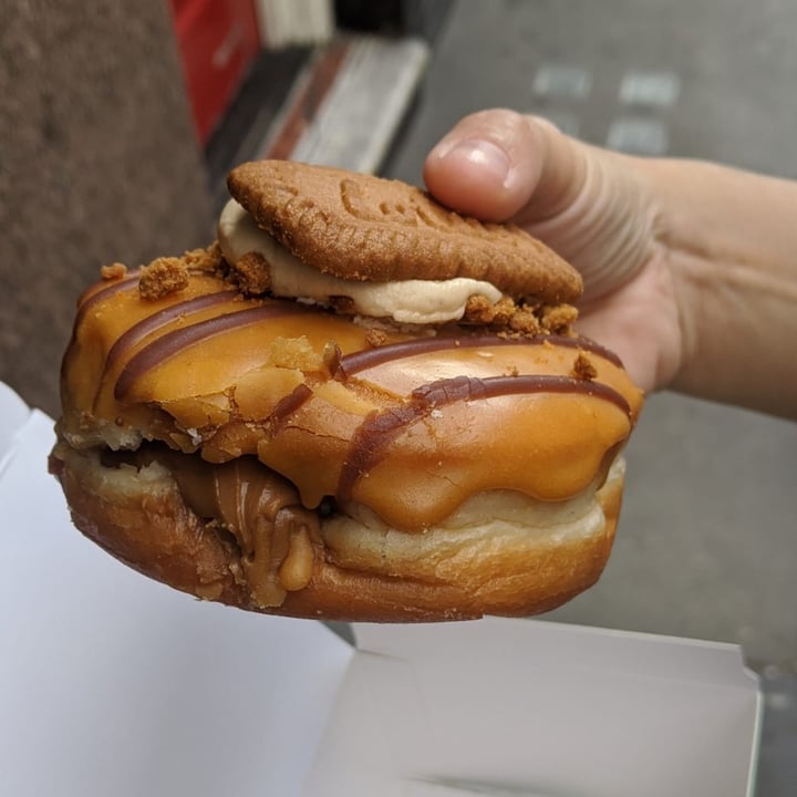 photo of Doughnut Time Biscoff vegan doughnut shared by @noemig on  31 Aug 2020 - review