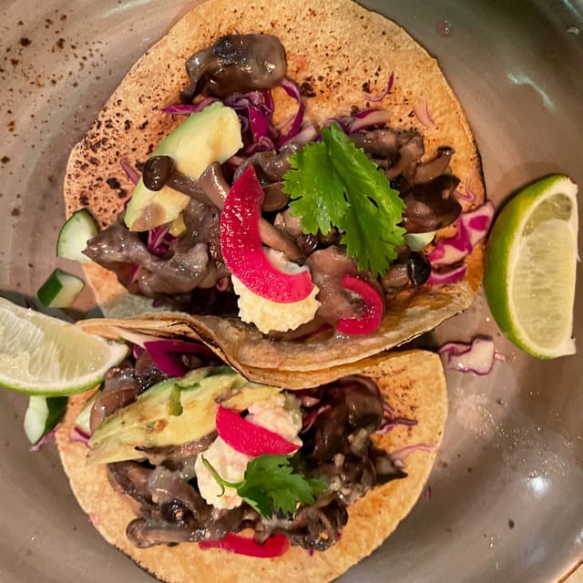 Foto del piatto “Taco With jack Monterey Mushrooms and avocado”