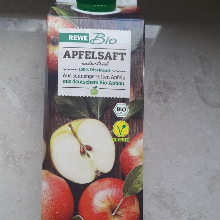 review photo of Rewe Bio Apfelsaft shared by @thevegandonator on 15 Jul 2021 - review