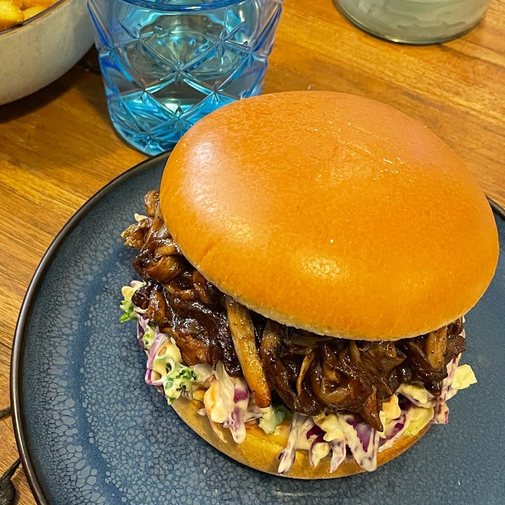 review photo of E.P's Takeaway jerk pulled mushrooms shared by @plantapower on 28 Apr 2022 - review